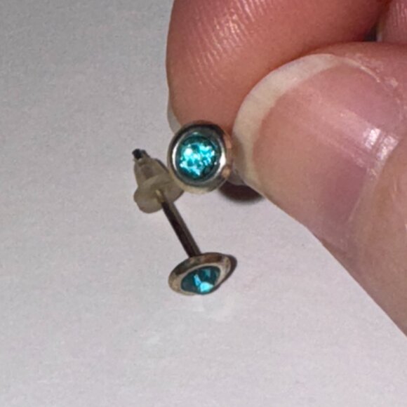 5 Mm Round Aqua Blue Cz And Sterling Post Earrings - Picture 11 of 11